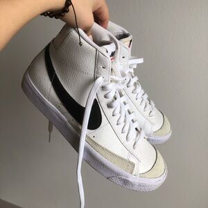 Nike blazers mid